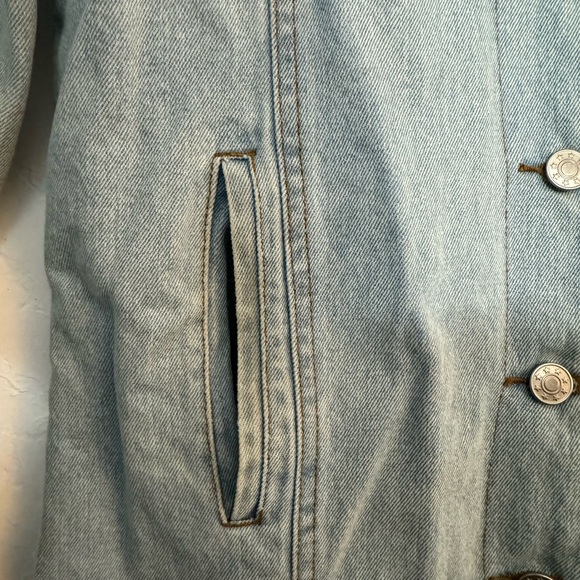 HONEY PUNCH DENIM JACKET SHERPA LINED PAISLEY EMBROIDERED BACK SZ SMALL. - Picture 4 of 11